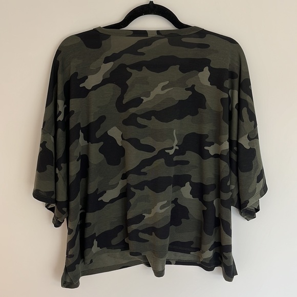 New Old Navy Camo T-Shirt - Picture 2 of 2